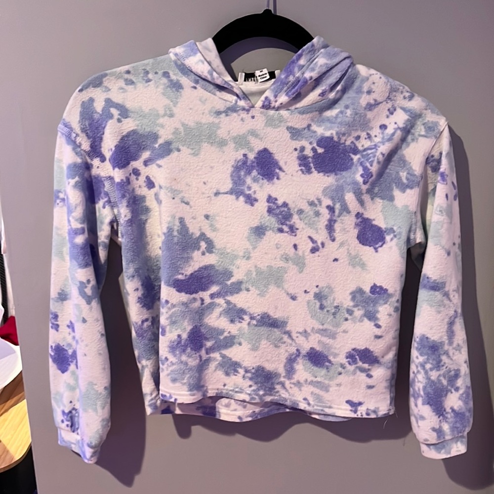 Size 10/11, splattered design, purple,light blue, and white